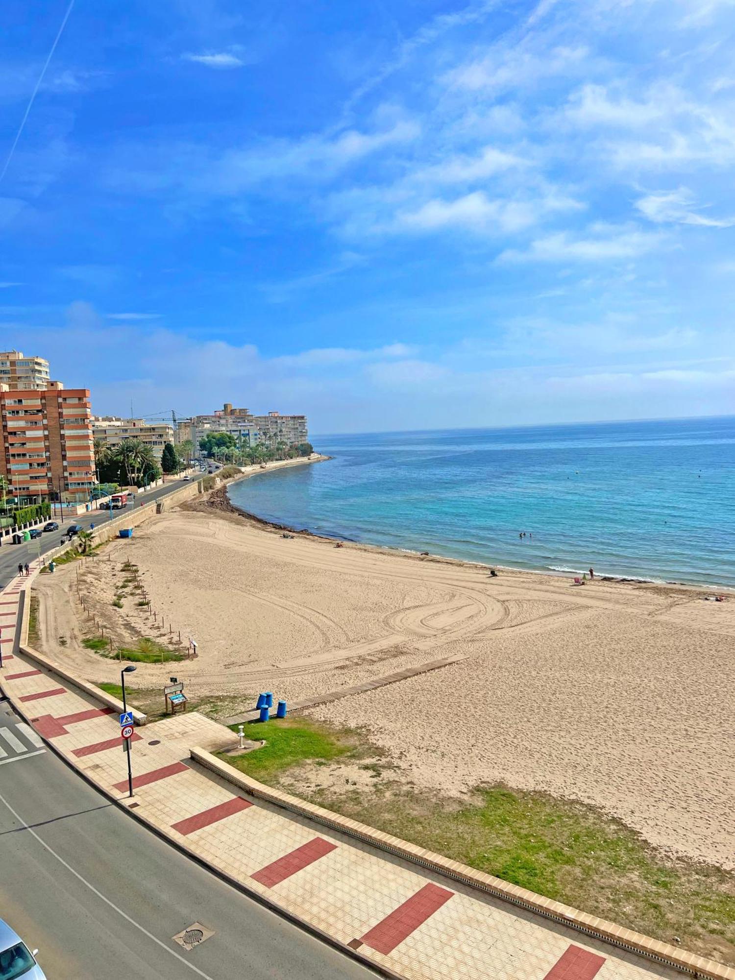 Atico Frente Al Mar 2 Terrazas Barbacoa Y Parking Sujeto A Disponibilidad Apartment El Campello Bagian luar foto